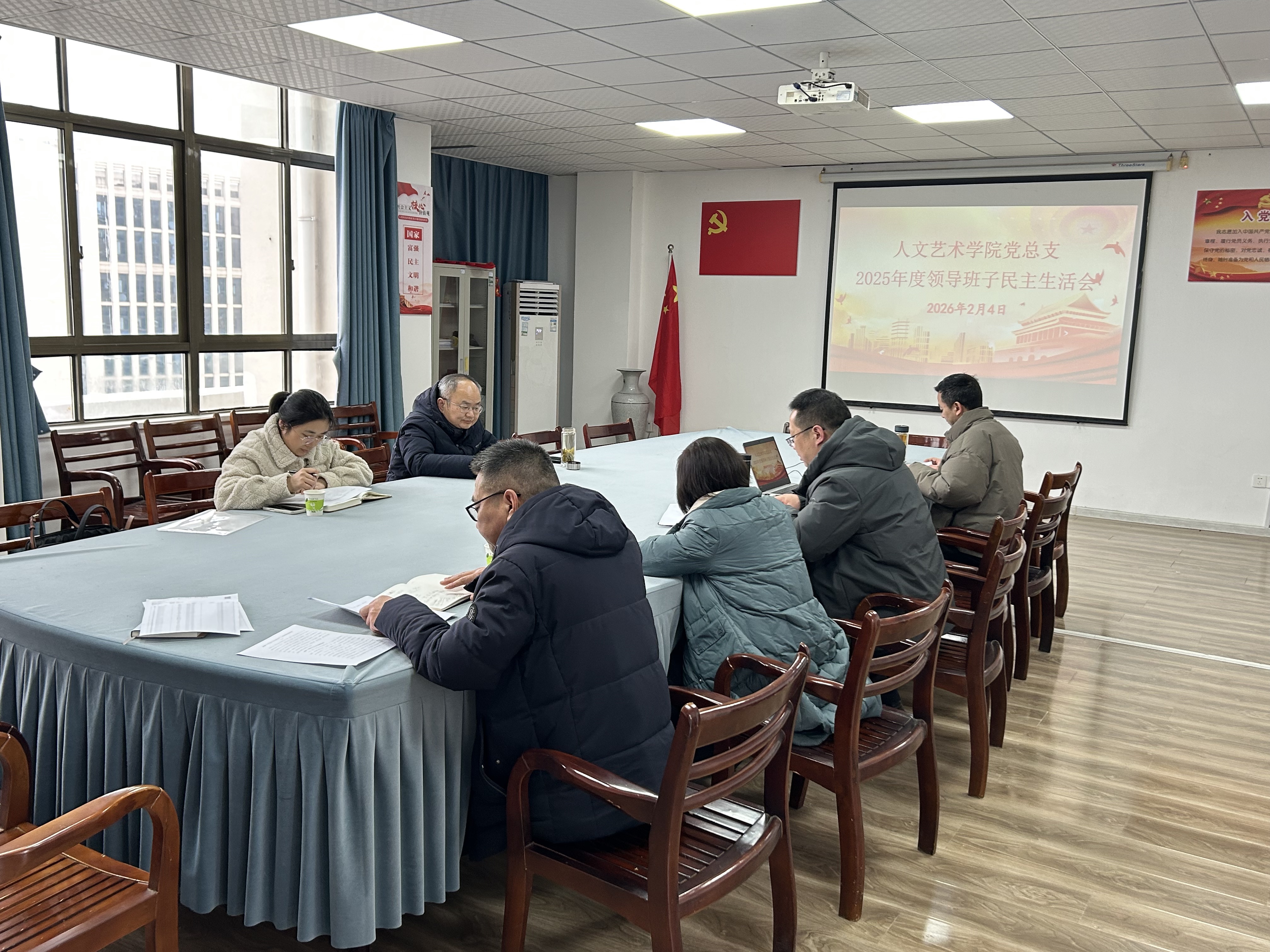 会议现场.jpg